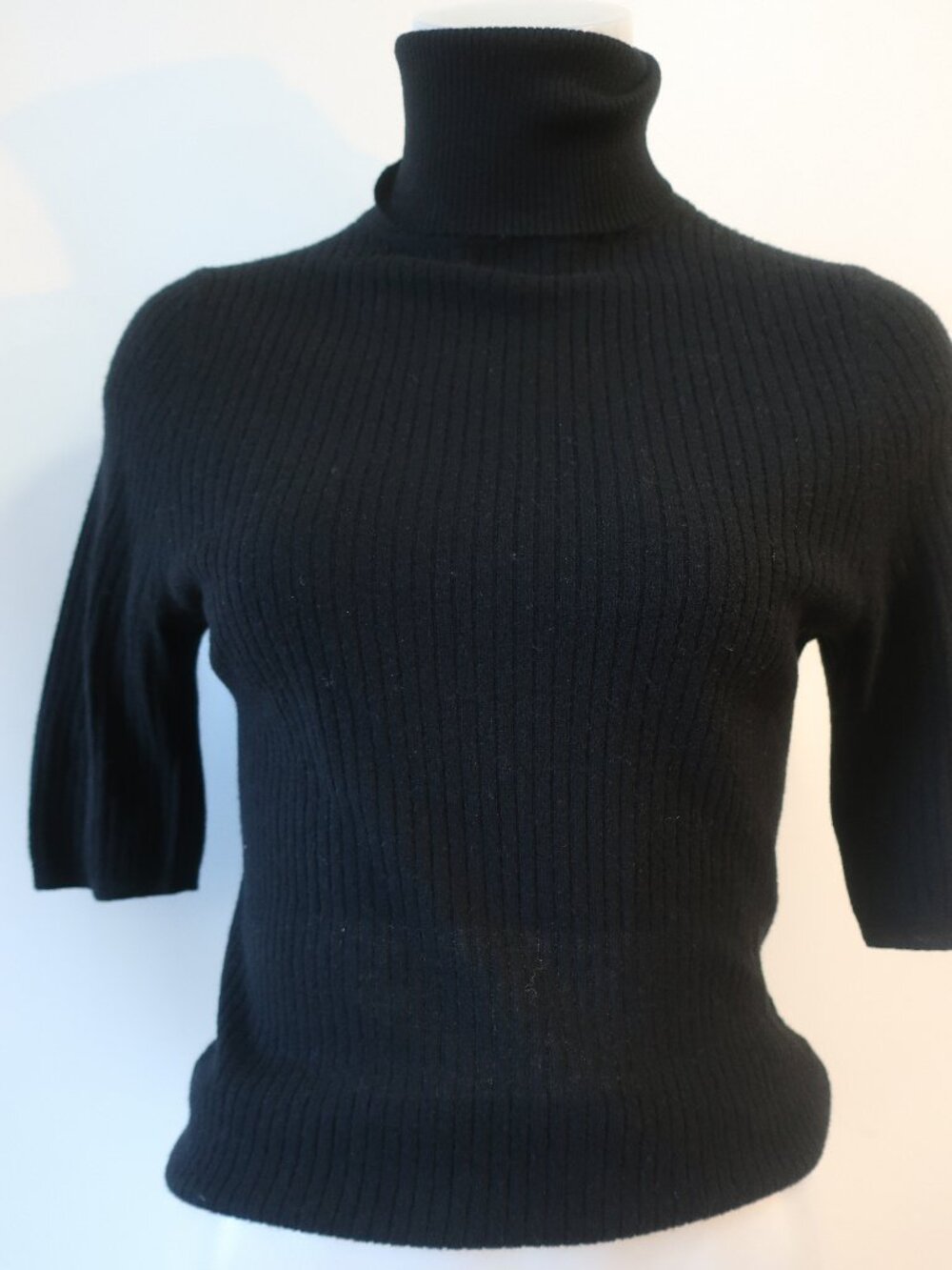 Womens 360 Cashmere Black (Item-907) Pure Cashmere Ribbed Turtleneck Sweater M